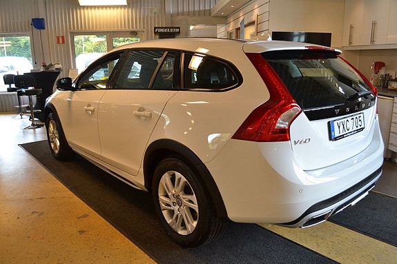Volvo V60 Cross Country 4 of 5