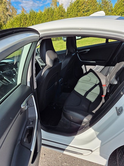 Volvo S60 8 of 9