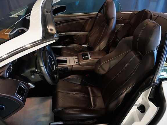 Aston Martin DB9 8 of 25