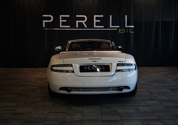 Aston Martin DB9 4 of 5