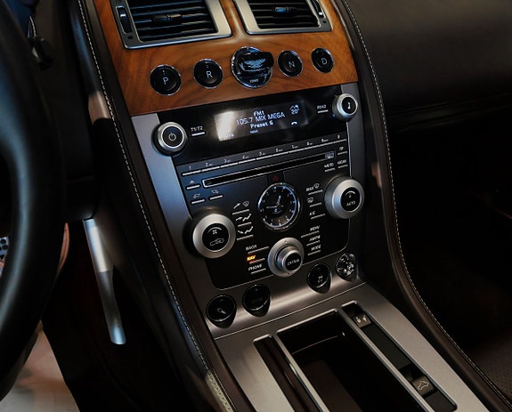 Aston Martin DB9 10 of 25