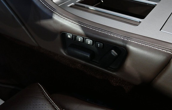 Aston Martin DB9 16 of 25