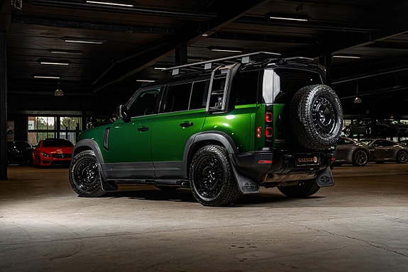 Land Rover Defender 110 4 of 5