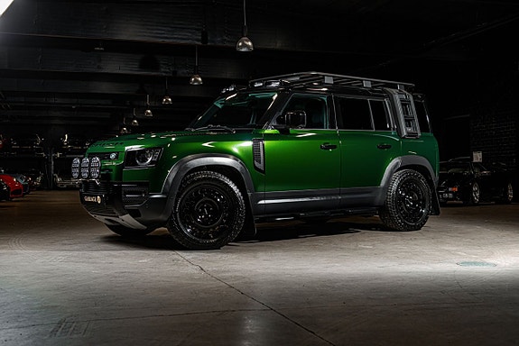 Land Rover Defender 110 2 of 5