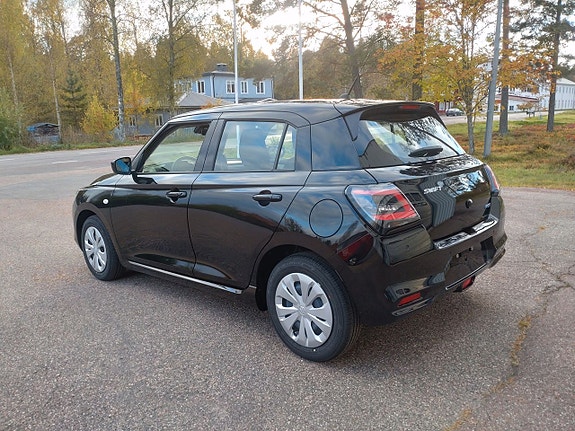 Suzuki Swift 2 of 5