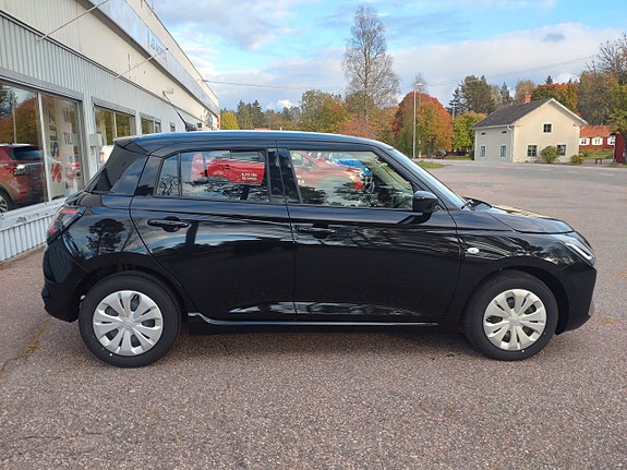 Suzuki Swift 3 of 5