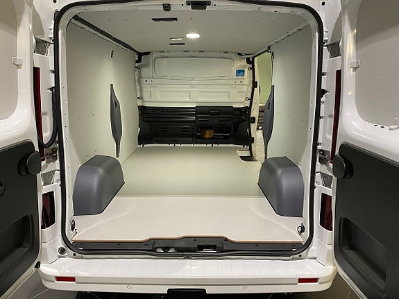 Renault Trafic 9 of 9