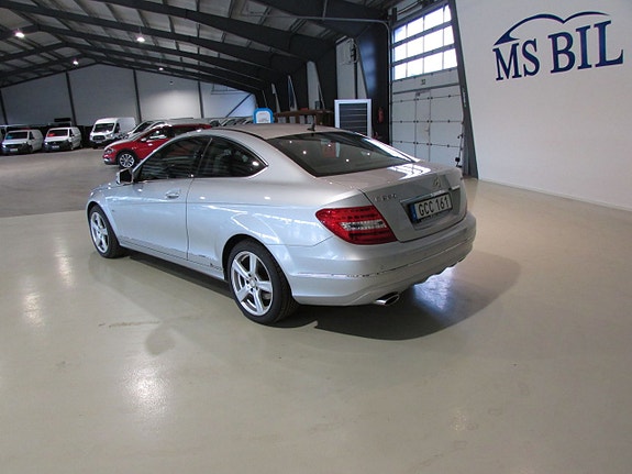 Mercedes-Benz C220 7 of 16