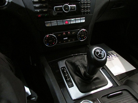 Mercedes-Benz C220 13 of 16