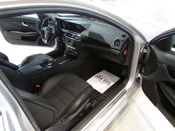 Mercedes-Benz C220 10 of 16