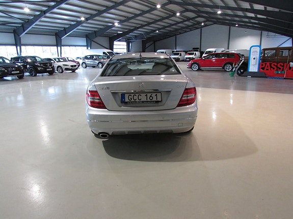 Mercedes-Benz C220 6 of 16