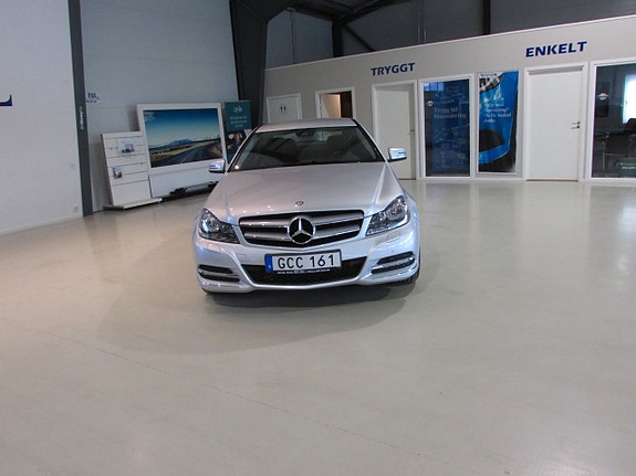 Mercedes-Benz C220 2 of 16