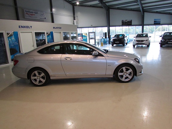 Mercedes-Benz C220 4 of 16