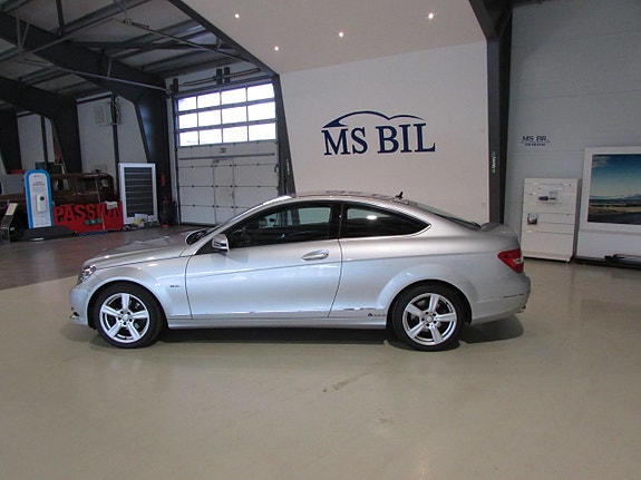 Mercedes-Benz C220 8 of 16