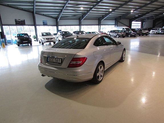 Mercedes-Benz C220 5 of 16