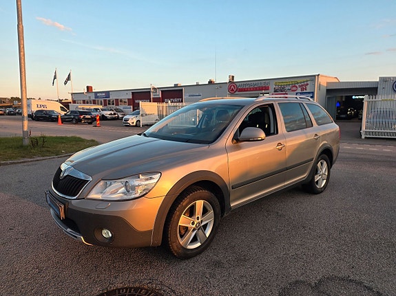 Skoda Octavia Scout 3 of 5