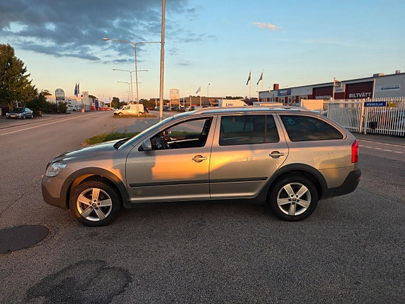 Skoda Octavia Scout 4 of 5