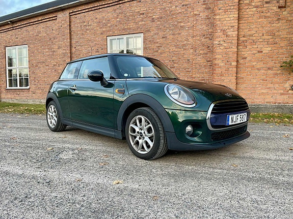 MINI Cooper 2 of 5
