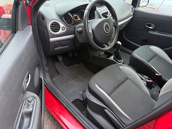 Renault Clio 7 of 8
