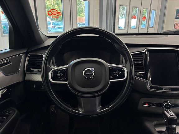 Volvo XC90 16 of 29