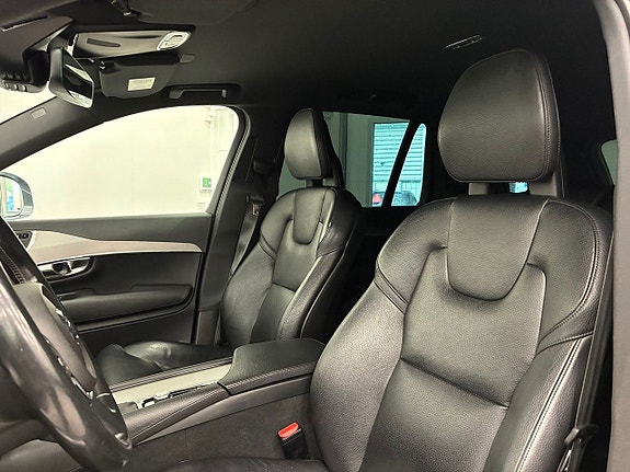 Volvo XC90 11 of 29