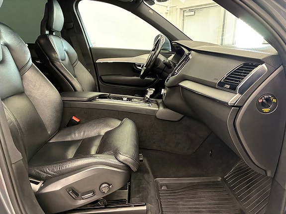 Volvo XC90 23 of 29