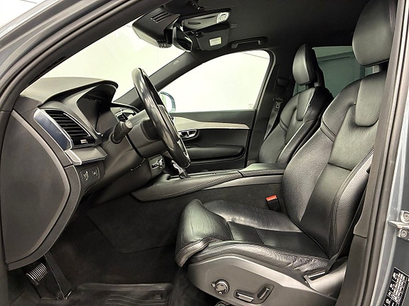 Volvo XC90 10 of 29