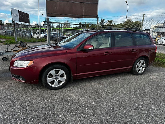 Volvo V70 2 of 6