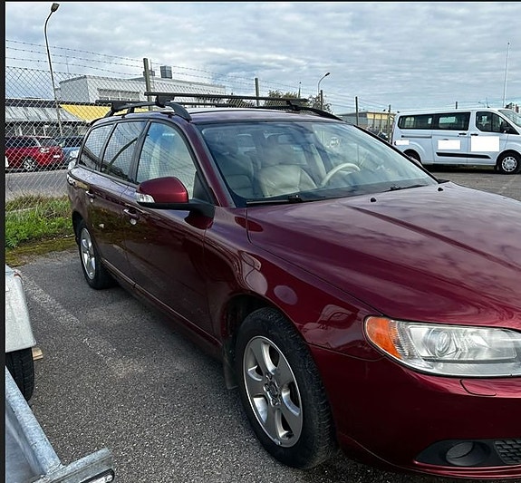 Volvo V70 4 of 6