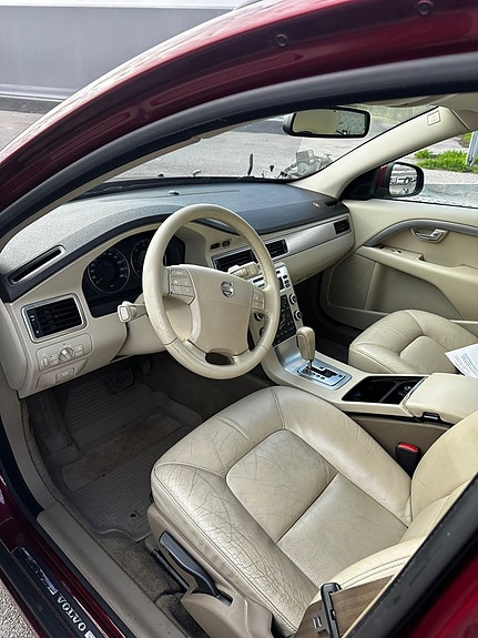 Volvo V70 5 of 6
