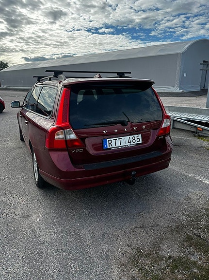 Volvo V70 3 of 6