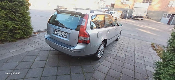 Volvo V50 3 of 5