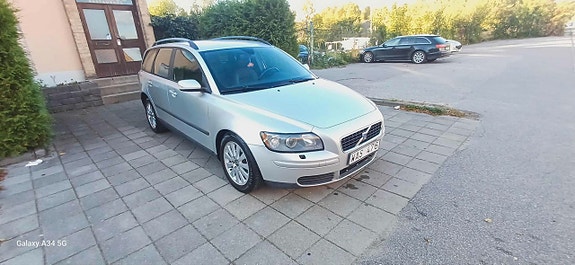 Volvo V50 2 of 5