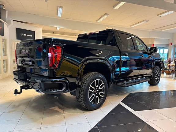 GMC Sierra 1500 3 of 5