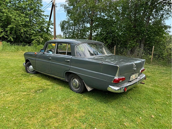 Mercedes-Benz 190 C 2 of 4