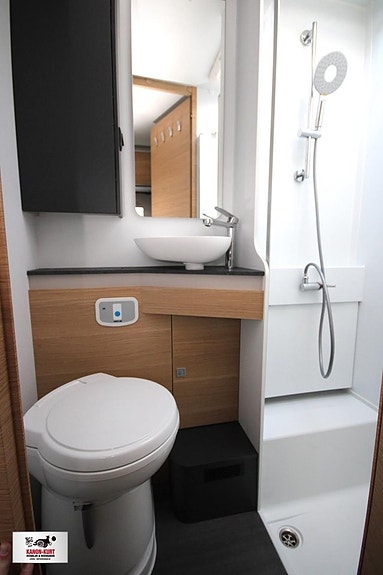 Adria Coral XL 660 SL 20 of 23