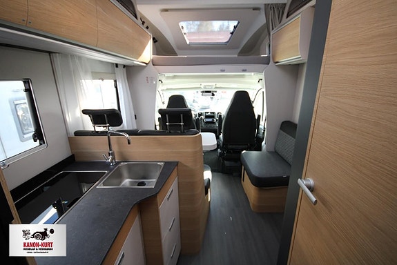 Adria Coral XL 660 SL 12 of 23