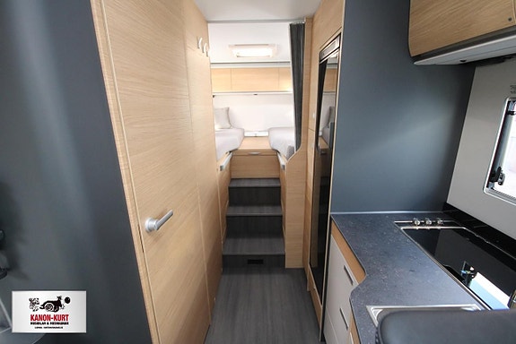 Adria Coral XL 660 SL 8 of 23