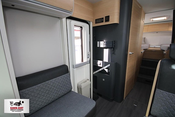 Adria Coral XL 660 SL 7 of 23