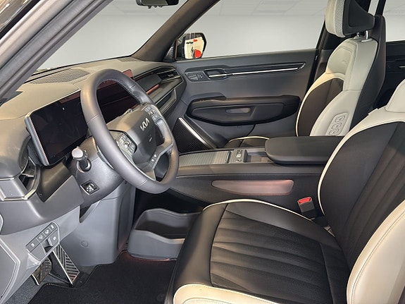 Kia EV9 8 of 13