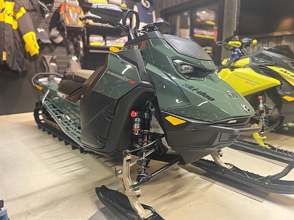 Summit X with Expert Pkg 850 E-TECTurbo R 154in 76mm -26 2 of 5