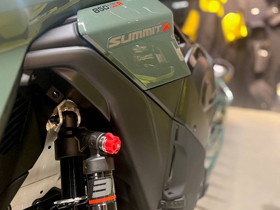 Summit X with Expert Pkg 850 E-TECTurbo R 154in 76mm -26 5 of 5