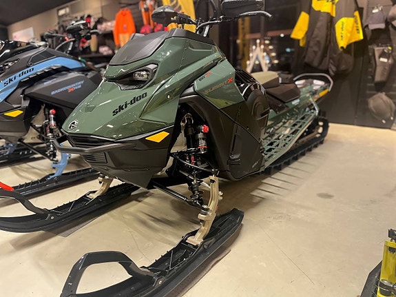 Summit X with Expert Pkg 850 E-TECTurbo R 154in 76mm -26