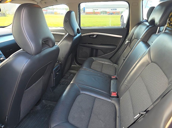 Volvo V70 27 of 30
