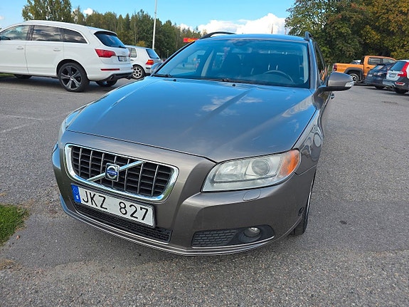 Volvo V70 4 of 5