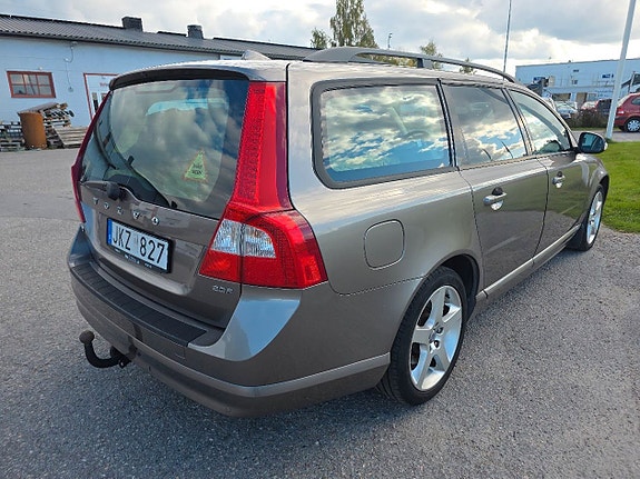 Volvo V70 24 of 30
