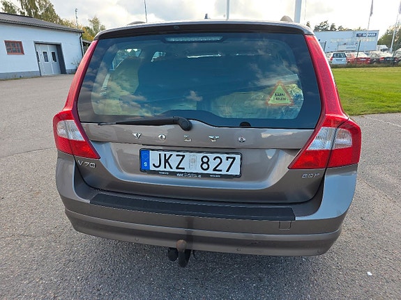 Volvo V70 25 of 30