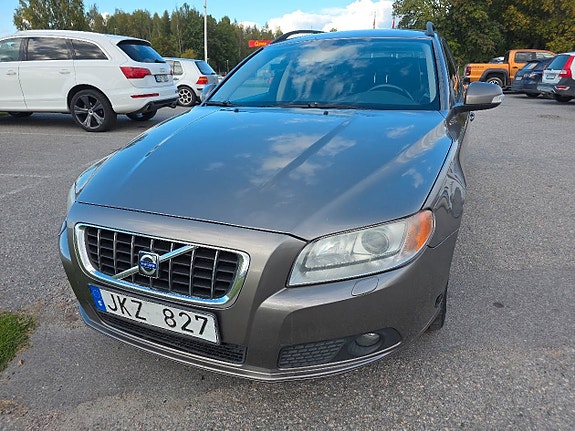 Volvo V70 11 of 30