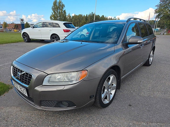 Volvo V70 3 of 5