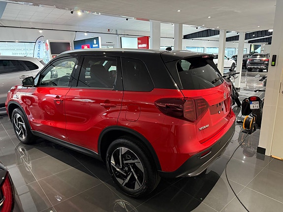 Suzuki Vitara 2 of 8